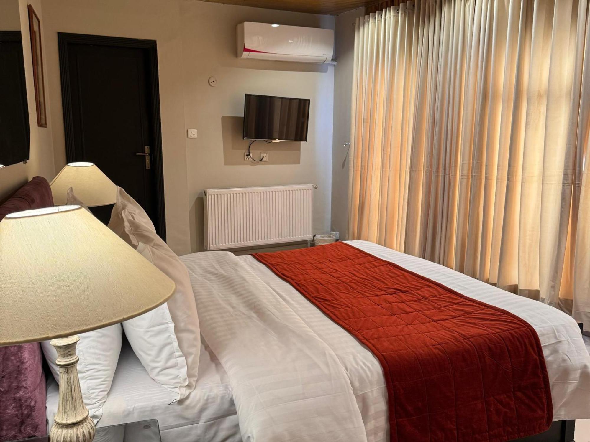 Maisonette Firhill Hotel & Resort เมอร์รี ภายนอก รูปภาพ